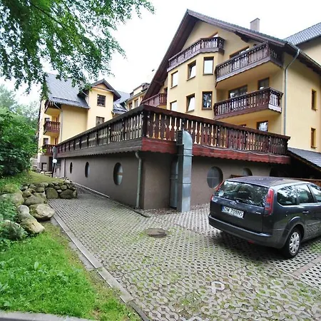 Zolty Sun Seasons 24 W Karpaczu Z Balkonem By Renters 아파트