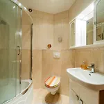 żółty Sun Seasons 24 W Karpaczu Z Balkonem By Renters *