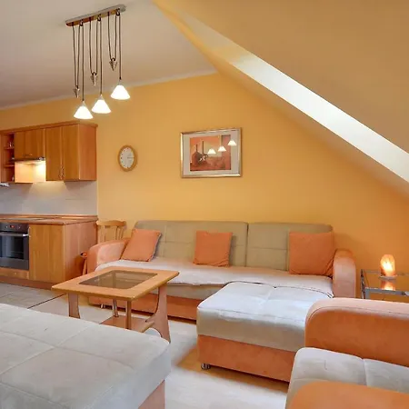 Zolty Apartament Sun Seasons 24 W Karpaczu Z Balkonem By Noclegi Renters Apartment