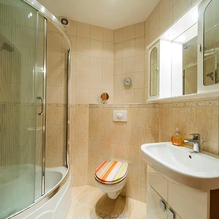 Zolty Sun Seasons 24 W Karpaczu Z Balkonem By Renters *