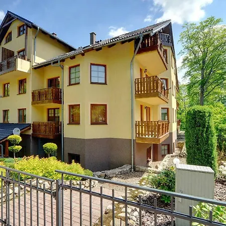 Zolty Sun Seasons 24 W Karpaczu Z Balkonem By Renters Apartman Karpacz