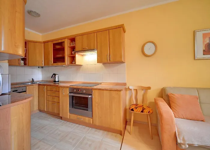 Zolty Sun Seasons 24 W Karpaczu Z Balkonem By Renters *